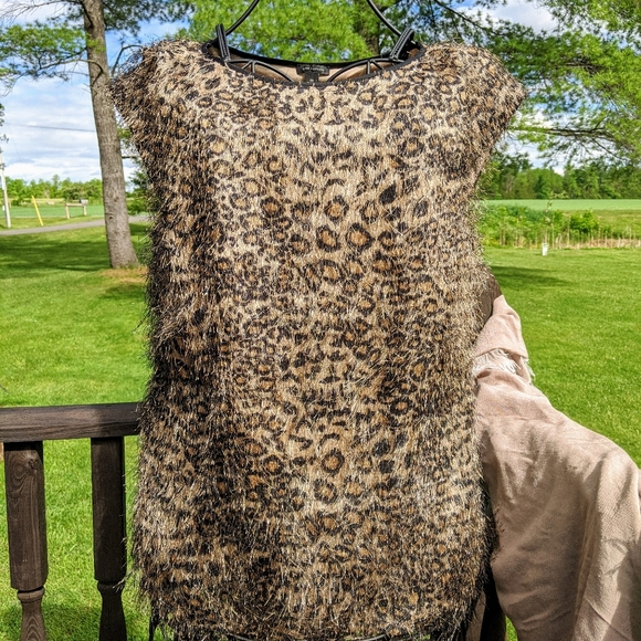 Ann Taylor Tops - HP🥳Ann Taylor Cap Sleeve Eyelash Leopard Top (12)